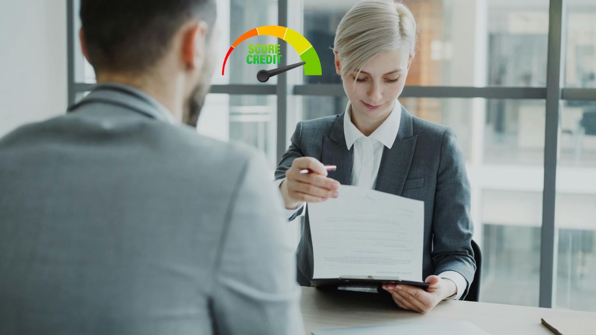 lenders reviews the credit scores of loan applicant